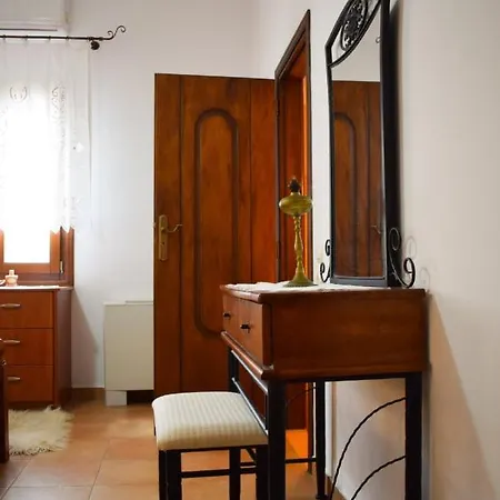 Sunshine House For 9, Cozy Set Up,verandas, Sea View. Holiday home Karterados (Santorini)