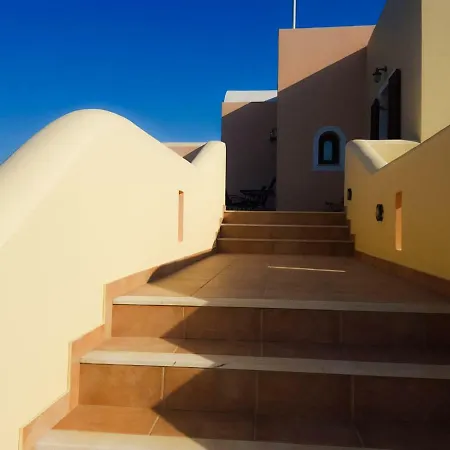 Sunshine House For 9, Cozy Set Up,verandas, Sea View. Holiday home Karterados (Santorini)