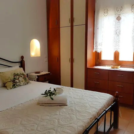 Sunshine House For 9, Cozy Set Up,verandas, Sea View. Holiday home