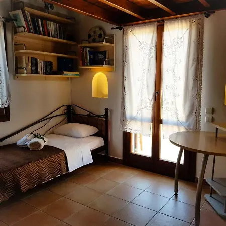 Holiday home Sunshine House For 9, Cozy Set Up,verandas, Sea View.