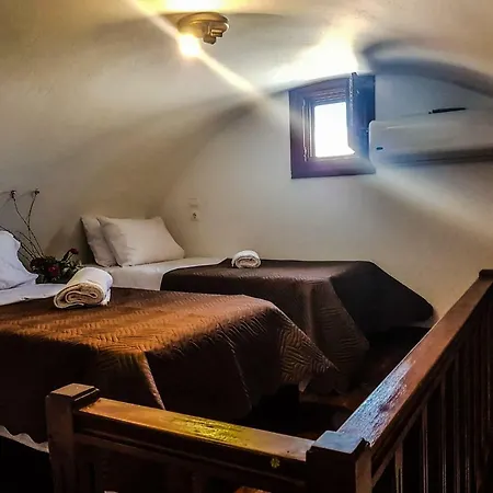Sunshine House For 9, Cozy Set Up,verandas, Sea View. Holiday home Karterados (Santorini)