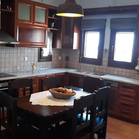 Sunshine House For 9, Cozy Set Up,verandas, Sea View. Holiday home
