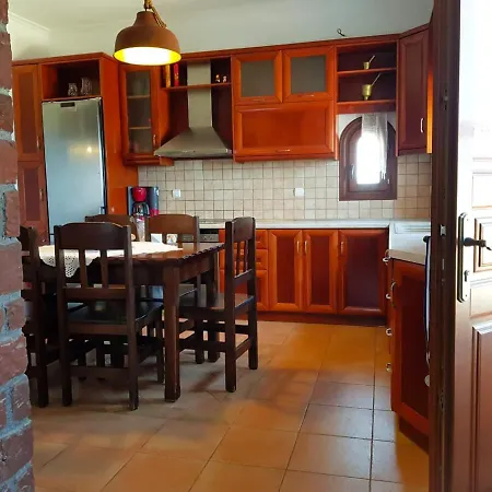 Sunshine House For 9, Cozy Set Up,verandas, Sea View. Holiday home